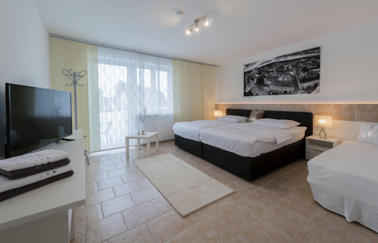 Wn Rooms Wiener Neustadt Buitenkant foto